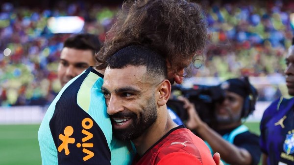 صلاح وشوبير يتبادلان التحية مع حارس البرازيل بعد ودية قوية استعدادًا لكأس العالم 2026 | صور