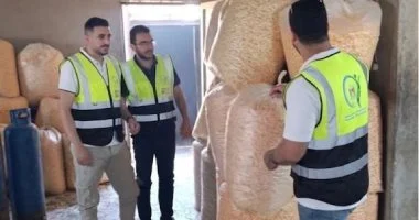 ضبط طن سناكس بدون بيانات وزيت مجهول المصدر داخل مصنع غير مرخص بالغربية