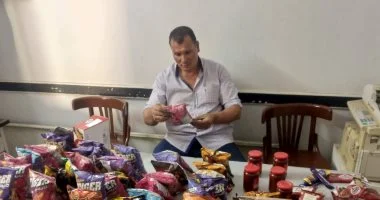 ضبط مواد غذائية مجهولة المصدر ومنتهية الصلاحية بقلين فى كفر الشيخ