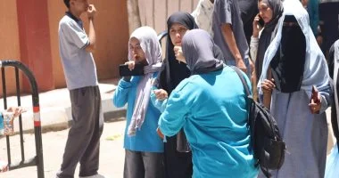 طلاب الثانوية العامة بأسوان: امتحان اللغة العربية طويل وتضمن جزئيات صعبة