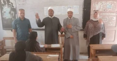 طلاب العلمي بالثانوية الأزهرية بالإسماعيلية يؤدون امتحان اللغة الأجنبية وسط انتظام اللجان