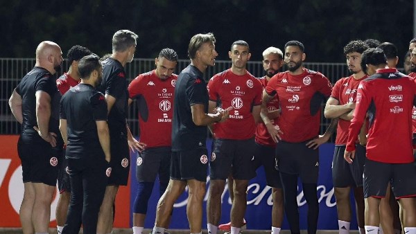 عقب زلزال خماسية السويد.. رينارد يقود أول تدريب لمنتخب تونس بعد إقالة صبري لموشى