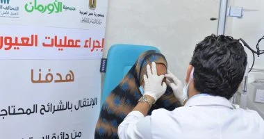 عمليات جراحية لعلاج أمراض العيون لغير القادرين بأسوان