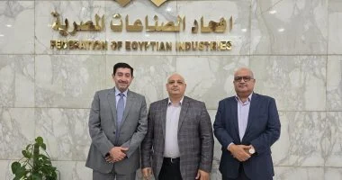 غرف الملابس والكيماوية والنسيجية تشارك في تسليم جوائز أفضل الشركات أداء