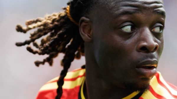 غياب مهاجم منتخب بلجيكا «جيريمي دوكو» عن مواجهة إيران بسبب أزمة صحية
