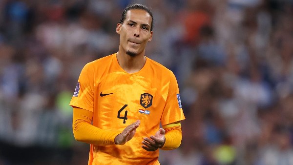 فان دايك يحقق إنجازا تاريخيا مع هولندا في كأس العالم