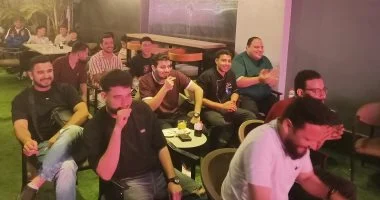 فرحة الجماهير المصرية فى المنوفية عقب الهدف الثالث فى مرمى نيوزيلندا