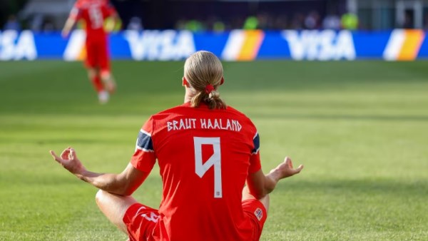 في ظهوره الأول بكأس العالم .. النرويجي هالاند يتجاوز إيتو وباتيستوتا