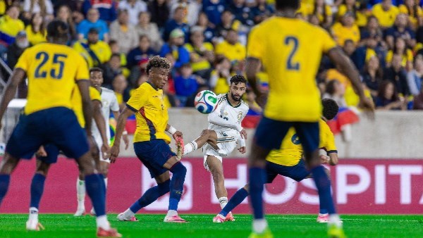 كارلوس هيرنانديز: «السعودية» قادرة على مفاجأة الجميع في كأس العالم.. و«الدوسري» مفتاح النجاح
