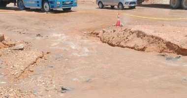 كسر خط مياه رئيسى بالعاشر من رمضان.. والجهاز يدفع بفرق الطوارئ للإصلاح