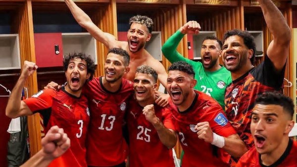 مجدي طلبة يحذر من أستراليا قبل مواجهة دور الـ32: الكرات العرضية سلاحهم الأبرز