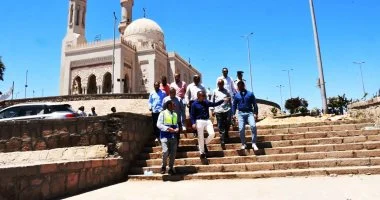 محافظ أسوان يتابع معدلات تنفيذ مشروع تطوير مسجد الطابية