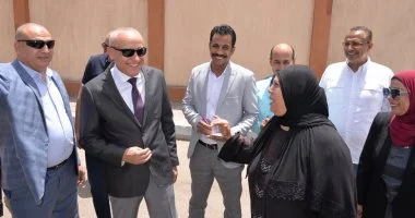 محافظ الأقصر يتفقد أحياء المدينة ويتابع الأسواق ومنافذ بيع السلع