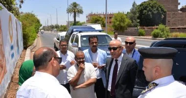 محافظ الأقصر يتفقد الطرق الزراعية والقرى لدعم المواطنين فى مدينة البياضية