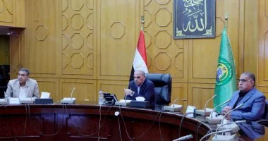 محافظ الإسماعيلية يؤكد أهمية التعامل الإنسانى مع الكلاب الحرة