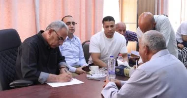 محافظ الإسماعيلية يستقبل 254 مواطنًا ويوجه بسرعة إنهاء الشكاوى والطلبات