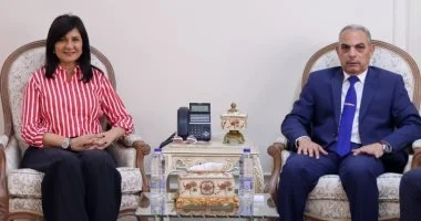 محافظ الإسماعيلية يستقبل السفيرة نبيلة مكرم لإطلاق قافلة تنموية شاملة