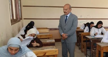 محافظ السويس يتفقد لجان الدبلومات الفنية ويؤكد توفير الأجواء الملائمة للطلاب