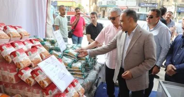 محافظ الشرقية يفتتح معرض بيع السلع الغذائية بميدان المحطة
