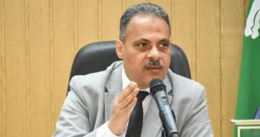 محافظ الشرقية يُصدر 13 قراراً تأديبيا لـ 57 من العاملين المقصرين في العمل