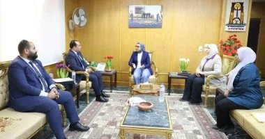 محافظ الوادى الجديد تبحث إنشاء أول مدرسة دولية تضم جميع المراحل التعليمية