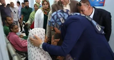 محافظ الوادى الجديد تتابع أعمال القافلة الطبية بمستشفى باريس المركزى