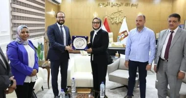 محافظ الوادي الجديد تبحث تطوير تكتلات التمور بالتعاون مع اليونيدو بتكلفة 8 مليون يورو