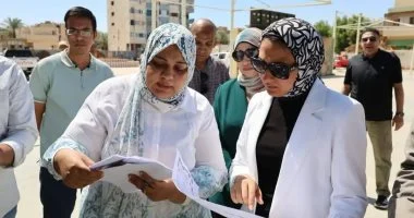محافظ الوادي الجديد تتابع أعمال تطوير أرض المعارض بمدينة الخارجة