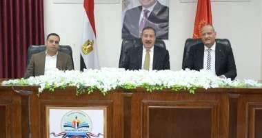 محافظ بورسعيد: انتظام امتحانات الثانوية العامة ولا شكاوى مع بداية اللجان