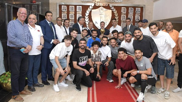 محافظ بورسعيد يستقبل لاعبي المصري بعد التتويج ببطولة كأس عاصمة مصر