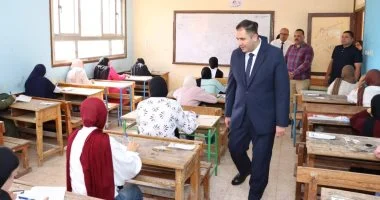محافظ دمياط يتفقد عدد من لجان امتحانات الشهادة الإعدادية
