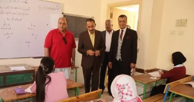 محافظ سوهاج يتفقد سير امتحانات الدبلومات الفنية والشهادة الإعدادية