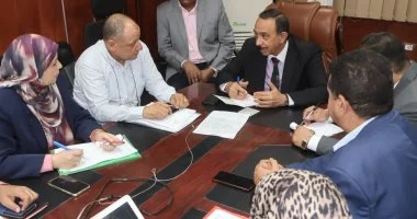 محافظ سوهاج يتفقد غرفة العمليات الرئيسية بمديرية التعليم ويتابع سير الامتحانات