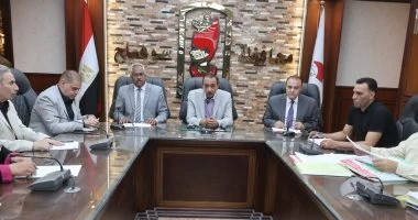 محافظ سوهاج يستعرض موقف تقنين أراضي الدولة ويوجه بحصر الأصول رقمياً