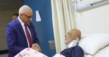 محافظ شمال سيناء يزور الجرحى الفلسطينيين بمستشفى العريش العام