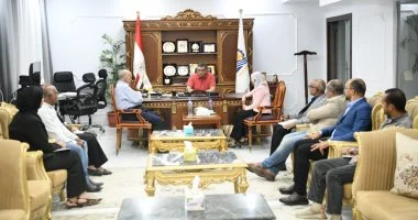 محافظ قنا يبحث توحيد الجهود وتعزيز التعاون مع مؤسسات المجتمع المدنى