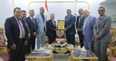 محافظ قنا يستقبل النقيب العام لأطباء مصر ويؤكد تعزيز التعاون لدعم القطاع الطبي