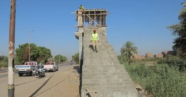 محافظ قنا يشدد على سرعة تنفيذ كوبري مشاية الصعايدة بدشنا
