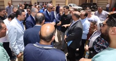 محافظ كفر الشيخ يتفقد بدء أعمال تغذية الكهرباء بعمارات تحيا مصر