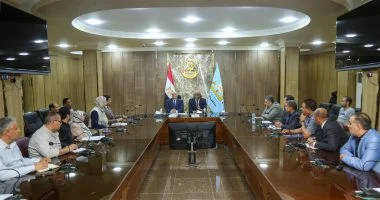 محافظ كفر الشيخ يوجه بسرعة حصر المحال العامة غير المرخصة لتوفيق أوضاعها