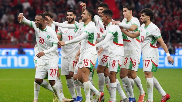 مدافع المغرب يقترب من اللحاق بمواجهة البرازيل في كأس العالم 2026