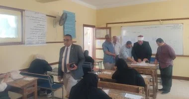 مدير المنطقة الأزهرية بجنوب سيناء يتابع امتحانات الثانوية