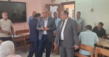 مدير تعليم القليوبية يتابع العمل بكنترول الشهادة الإعدادية