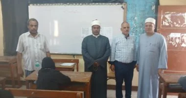 مدير منطقة الإسماعيلية وموفد قطاع المعاهد يتفقدان امتحانات الثانوية فى أبو راجح