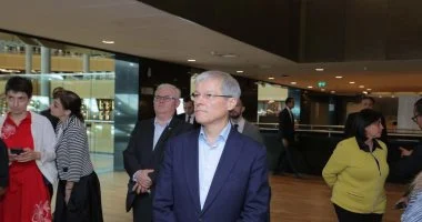 مستشار رئيس رومانيا يزور مكتبة الإسكندرية ويبدى إعجابه بما تحويه من كنوز معرفية