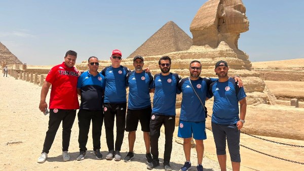 منتخب تونس للكرة النسائية يُشيد بحفاوة الاستقبال في مصر ويزور الأهرامات