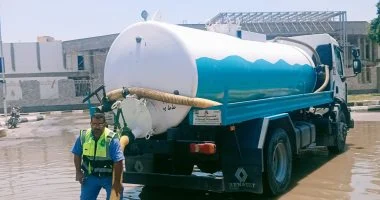 مياه القناة: سحب تجمعات المياه بالطريق الدائرى بالإسماعيلية عقب كسر خط مياه