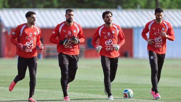 ناقد رياضي يثير الجدل بشأن حراس مرمى منتخب مصر.. تفاصيل