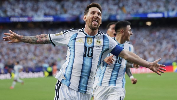 هاتريك ميسي يقود الأرجنتين لاكتساح الجزائر بثلاثية نظيفة في افتتاح مشوار كأس العالم 2026