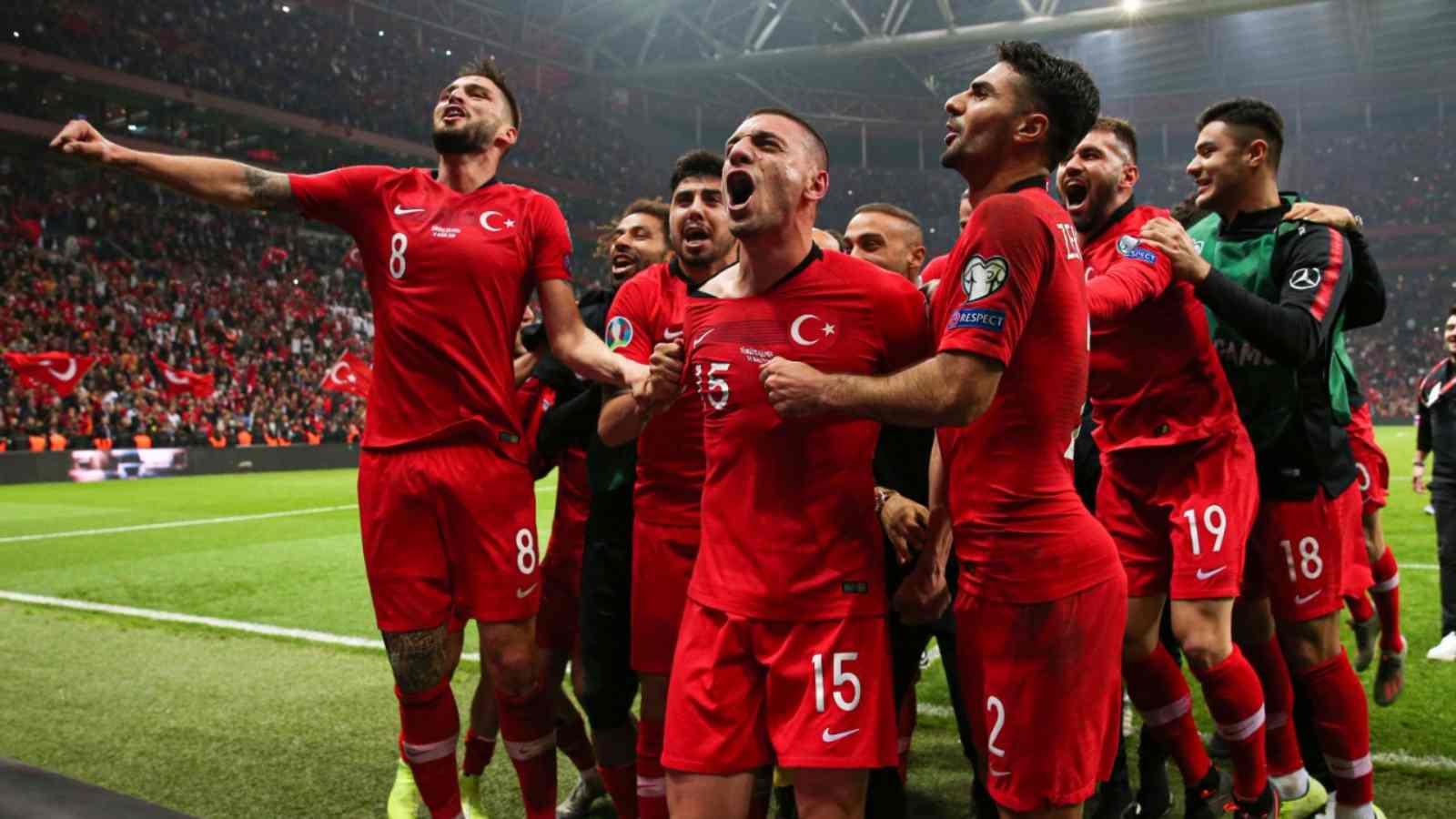 هجوم حاد على لاعب تركيا لسبب غريب.. تفاصيل